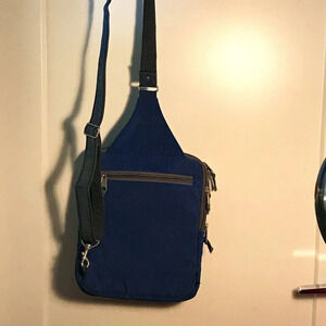 ROOTS Equipment Crossbody Travel Bag Purse  with Multiple Compartments